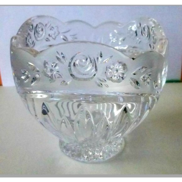 Oneida Crystal Southern Garden Petal Bowl Frosted